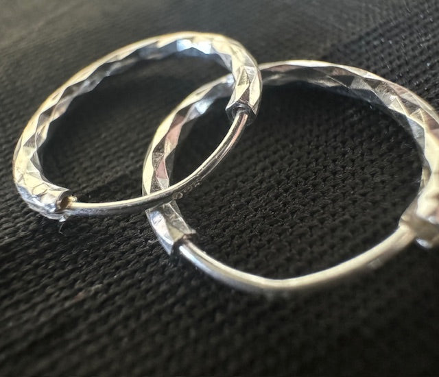 Item 51: Ladies Diamond Cut Hoops small