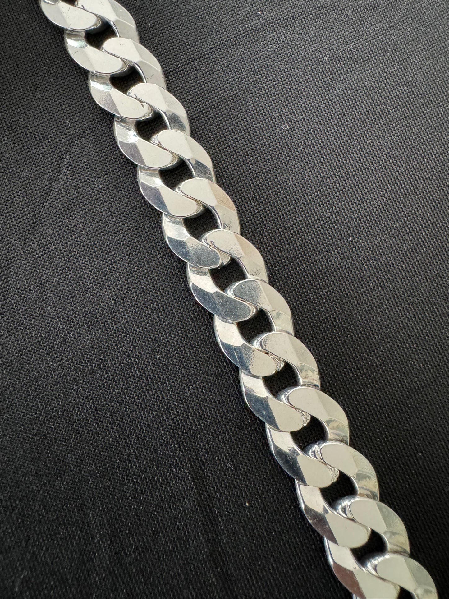 Item 6: Cuban linked MENS BRACELET