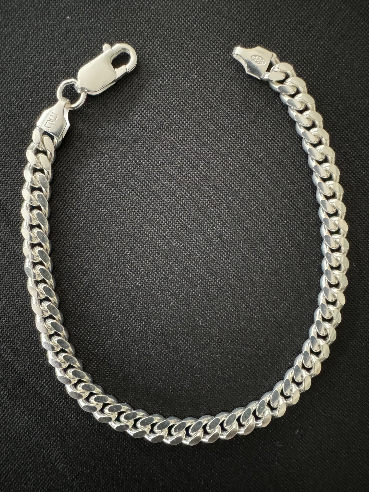 Item 8: Medium Cuban link Bracelet