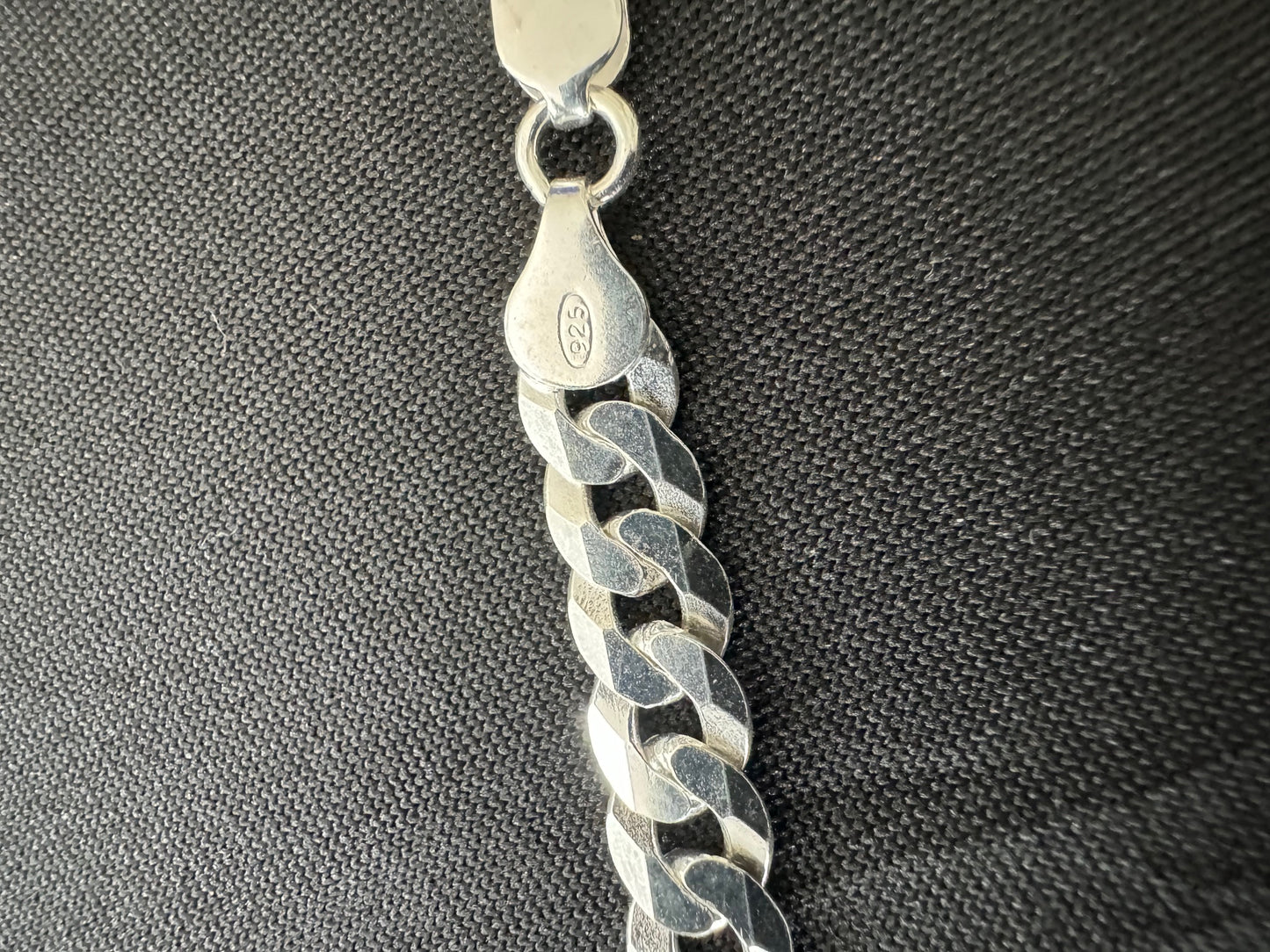 Item 9: Cuban linked bracelet (Small)