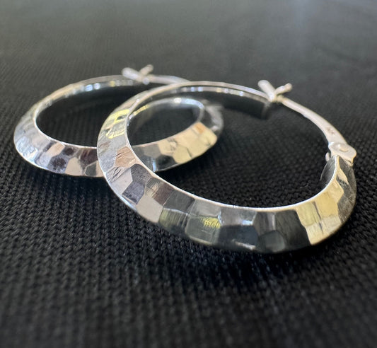 Item 50: Ladies Diamond Cut Hoops