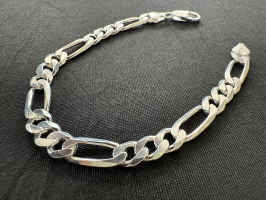 Item 10: Half-linked Cuban bracelet
