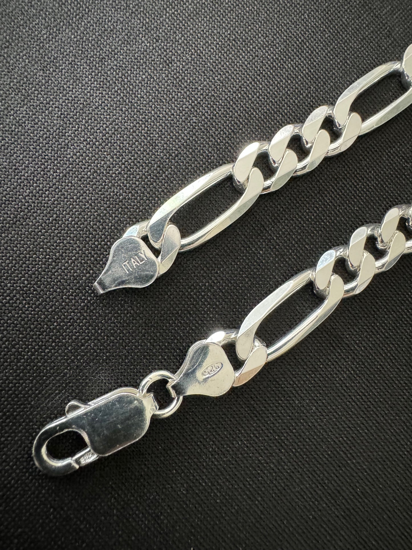 Item 10: Half-linked Cuban bracelet