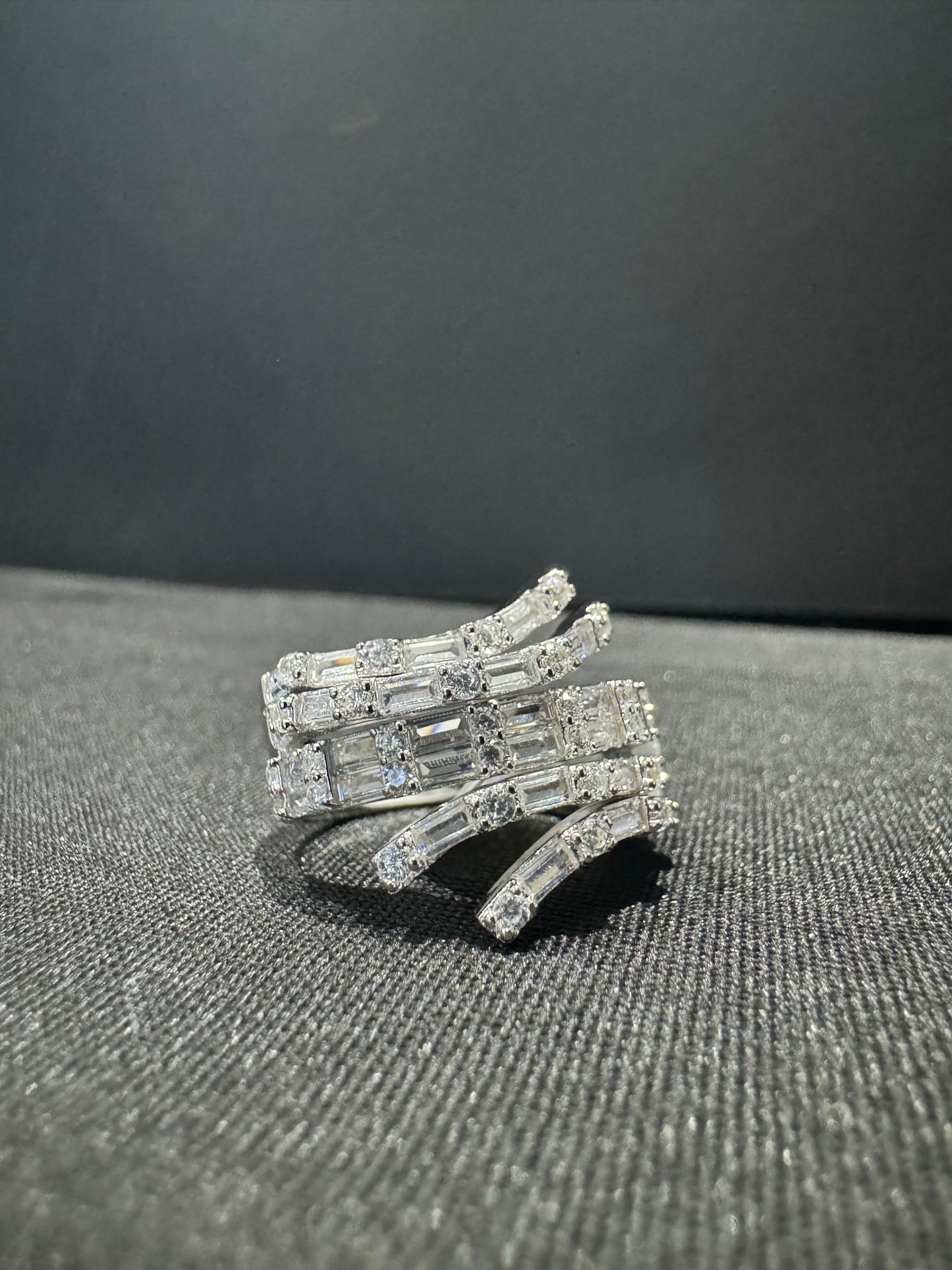 Item 25: Ladies Diamond Ring Twisted SIZE 7/O