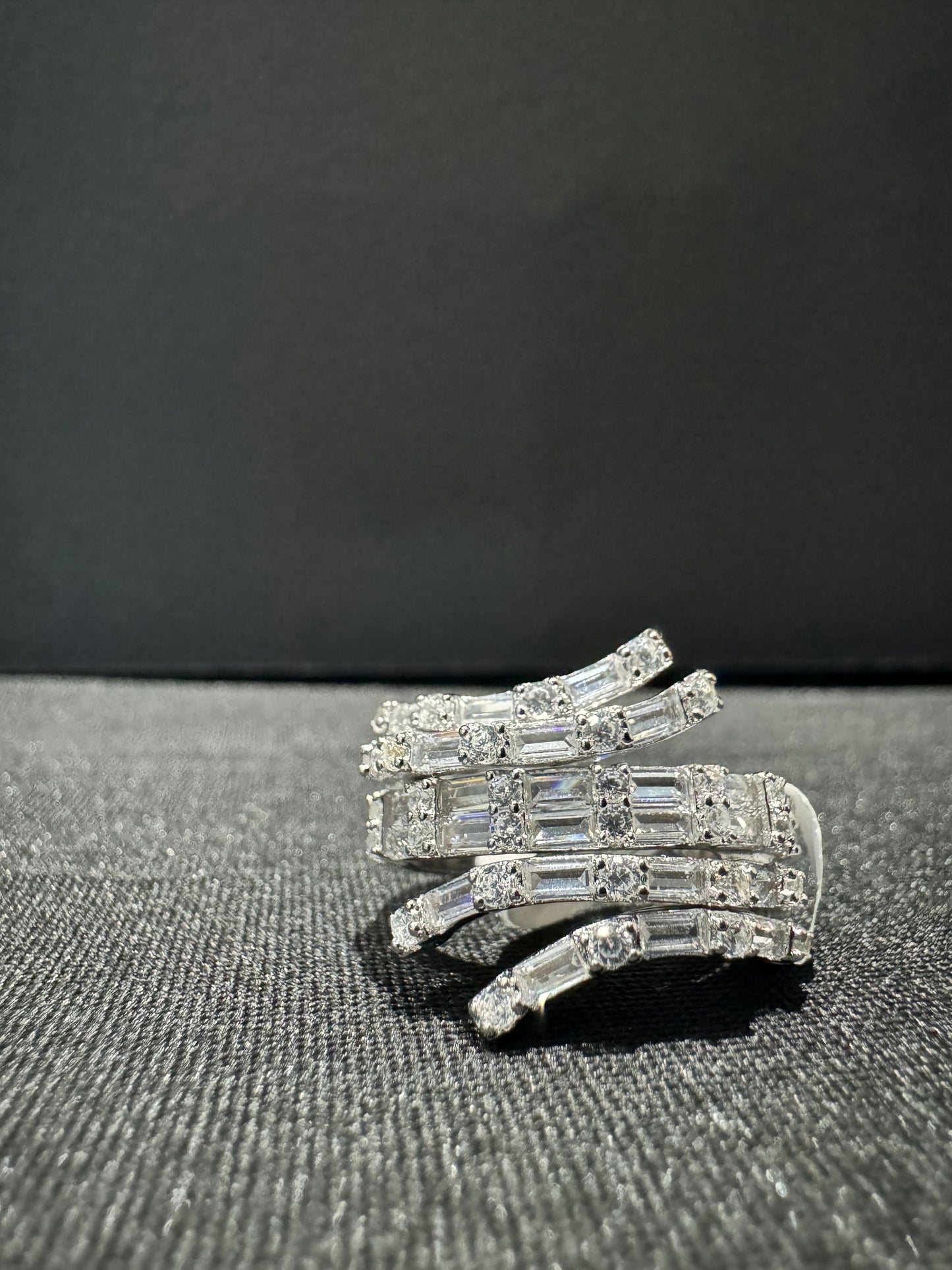 Item 25: Ladies Diamond Ring Twisted SIZE 7/O