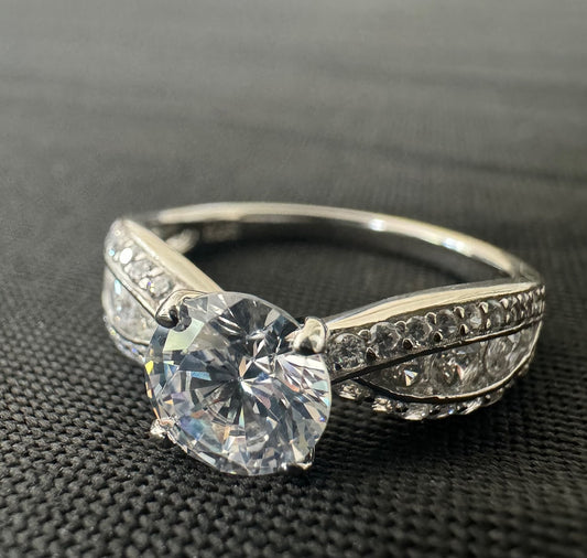 Item 27: Ladies Solitaire Diamond Ring