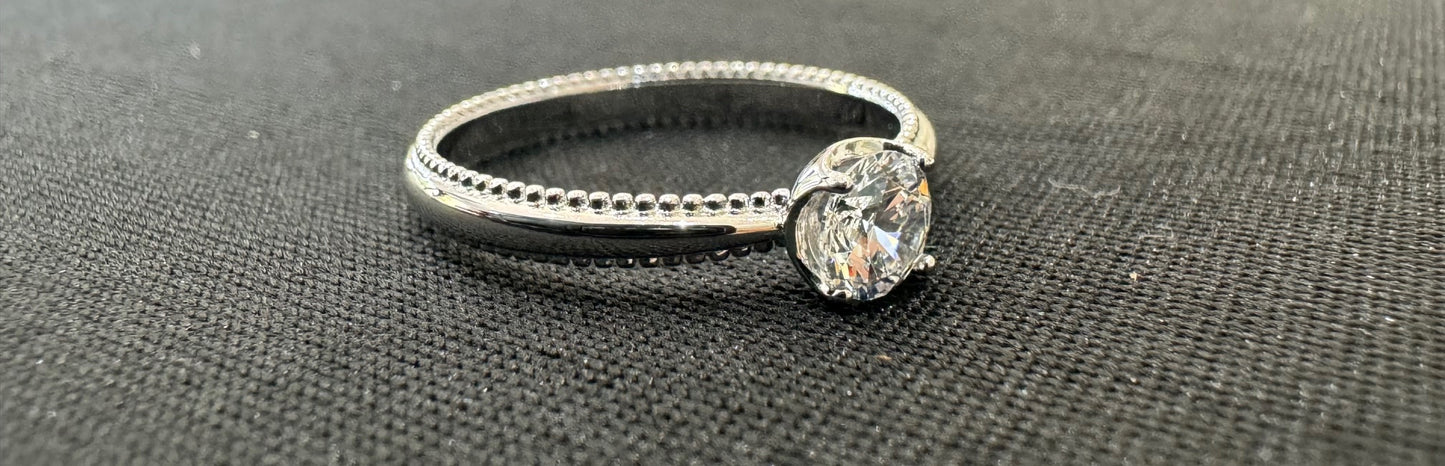 Item 29: Ladies Diamond Silver Patterned Ring