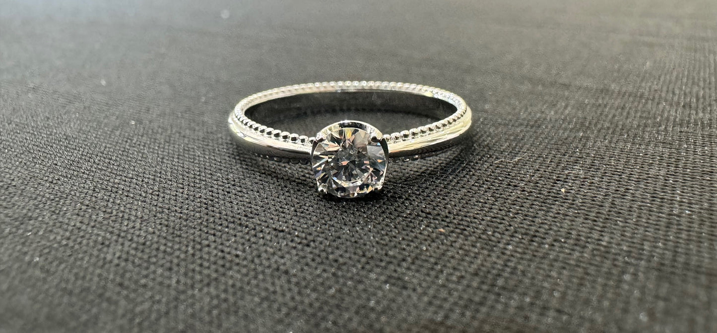 Item 29: Ladies Diamond Silver Patterned Ring