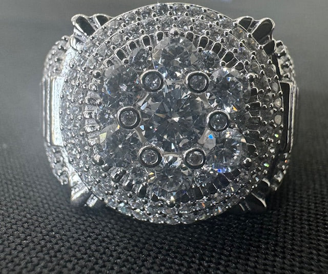 Item 33: Men's Circular Diamond Ring