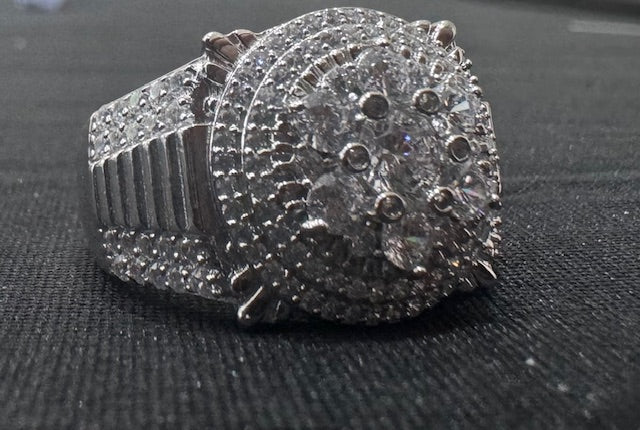 Item 33: Men's Circular Diamond Ring