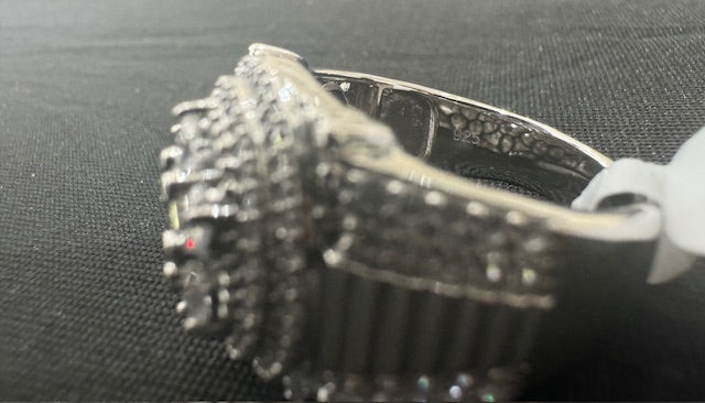 Item 33: Men's Circular Diamond Ring