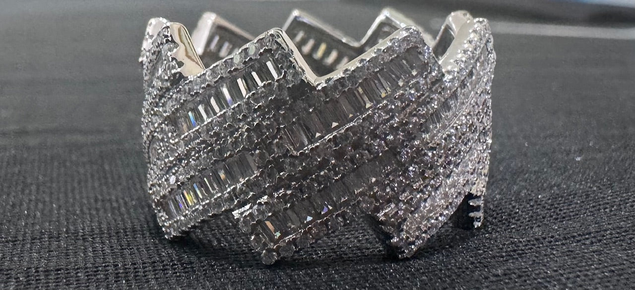 Item 34: Mens Diamond Crown Ring