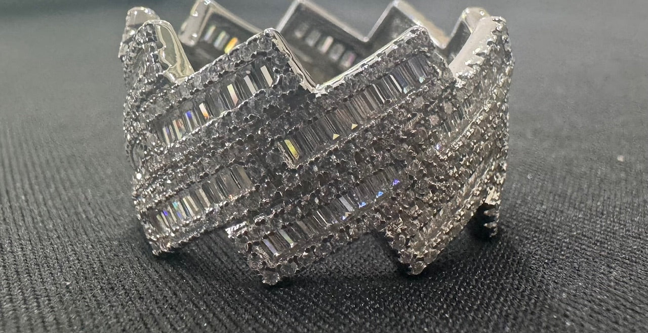 Item 34: Mens Diamond Crown Ring