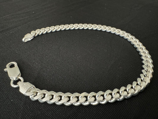 Item 8: Medium Cuban link Bracelet
