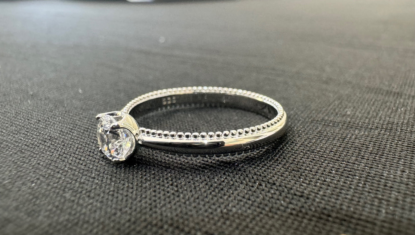 Item 29: Ladies Diamond Silver Patterned Ring